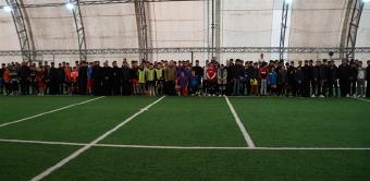 Ediţia a 10-a a Campionatului şcolar de fotbal „Tinereţe şi credinţă” Ediţia a 10-a a Campionatului şcolar de fotbal „Tinereţe şi credinţă”
