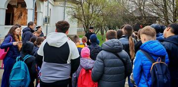 Elevi în vizită la Mănăstirea Voievodală Măxineni